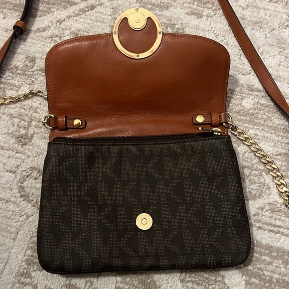 Michael Kors Crossbody - Picture 4 of 9